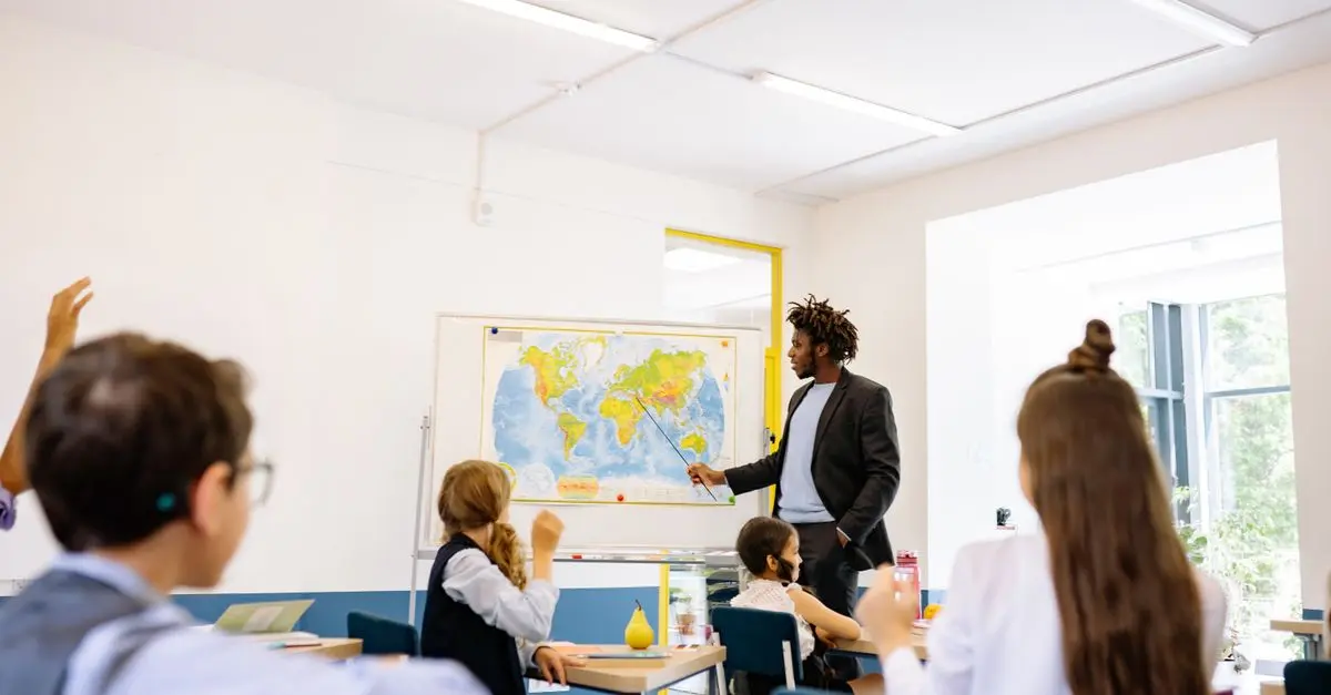 Cómo implementar la educación digital en el aula: toda la información necesaria