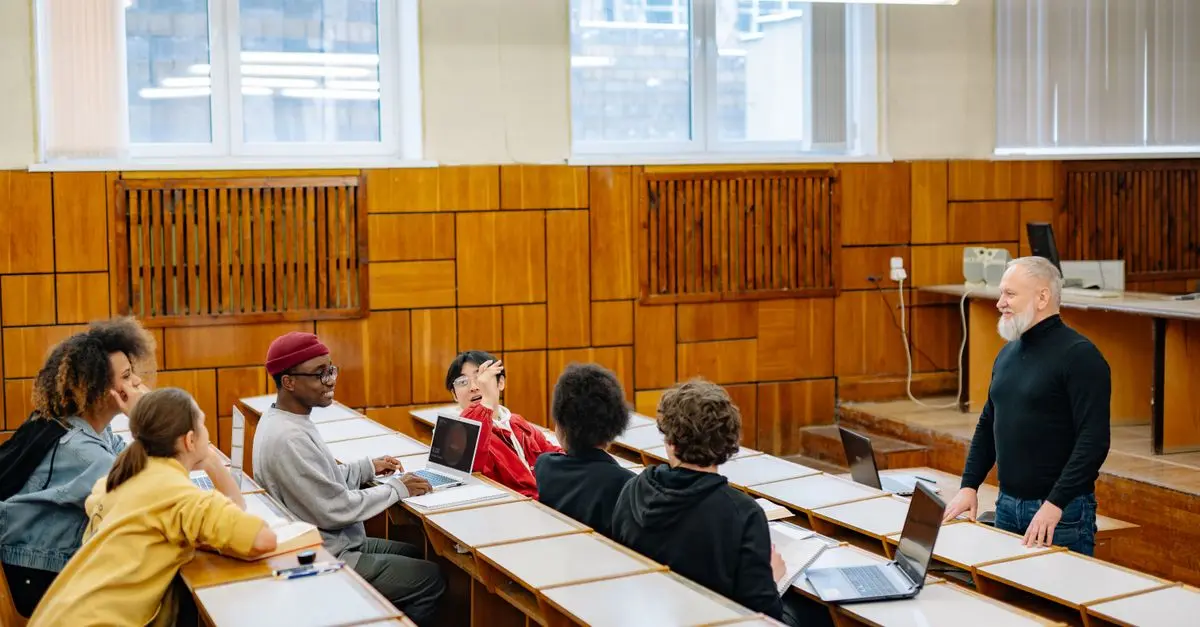 Cómo implementar un aula híbrida de manera efectiva