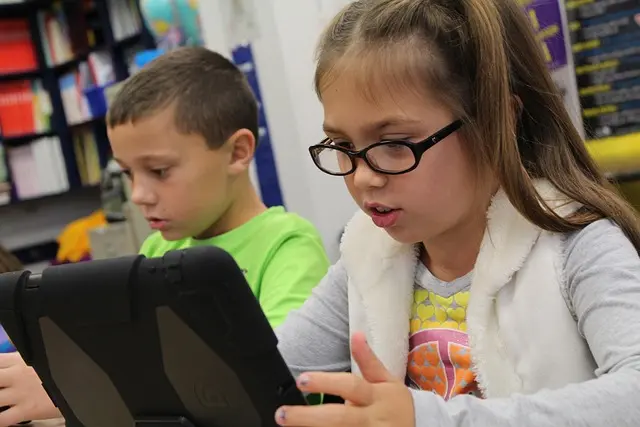 Cómo elegir la mejor plataforma para la educación digital
