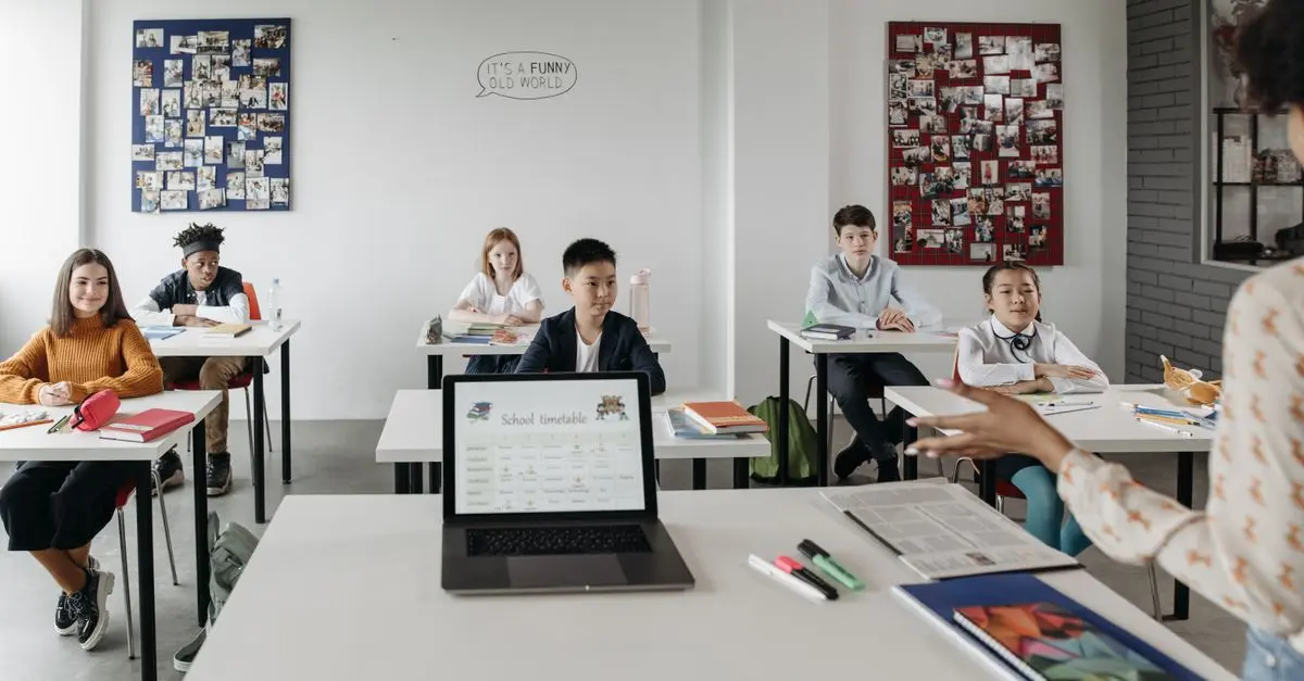 Cómo utilizar la inteligencia artificial para mejorar la educación digital