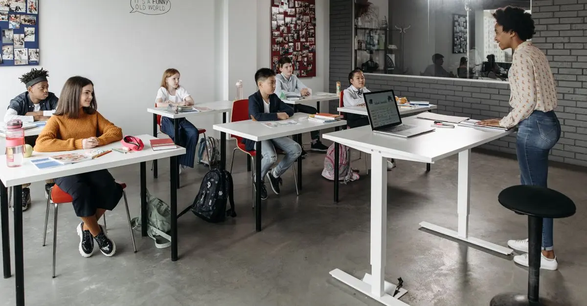 Cómo elegir la mejor plataforma de educación digital para tu aula