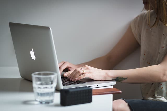 Cómo seleccionar la mejor herramienta de educación digital para tu aula